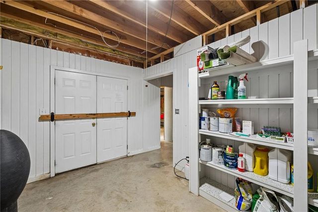 2400 SW Winteroak Court, Lee's Summit, MO 64081