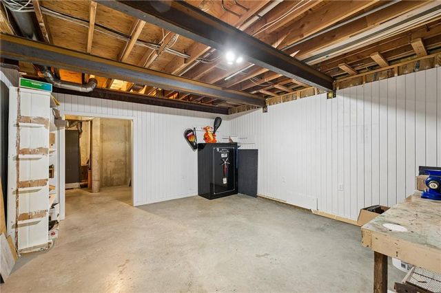 2400 SW Winteroak Court, Lee's Summit, MO 64081