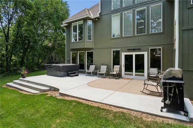 2400 SW Winteroak Court, Lee's Summit, MO 64081