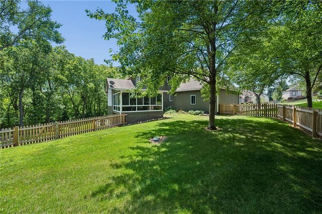 2400 SW Winteroak Court, Lee's Summit, MO 64081