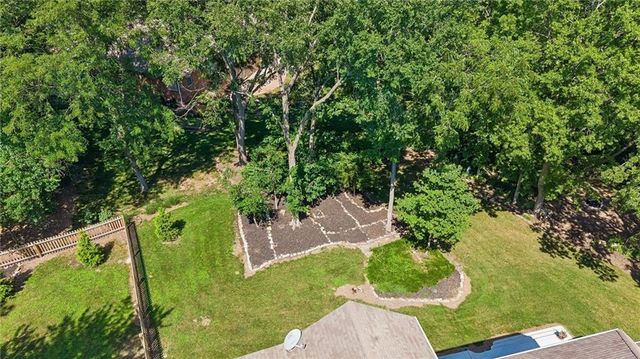 2400 SW Winteroak Court, Lee's Summit, MO 64081