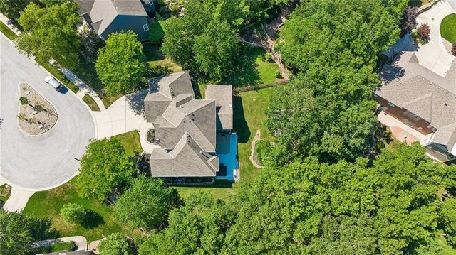 2400 SW Winteroak Court, Lee's Summit, MO 64081