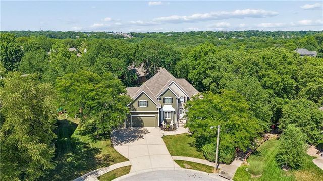 2400 SW Winteroak Court, Lee's Summit, MO 64081