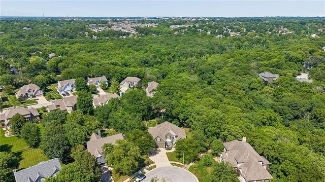 2400 SW Winteroak Court, Lee's Summit, MO 64081