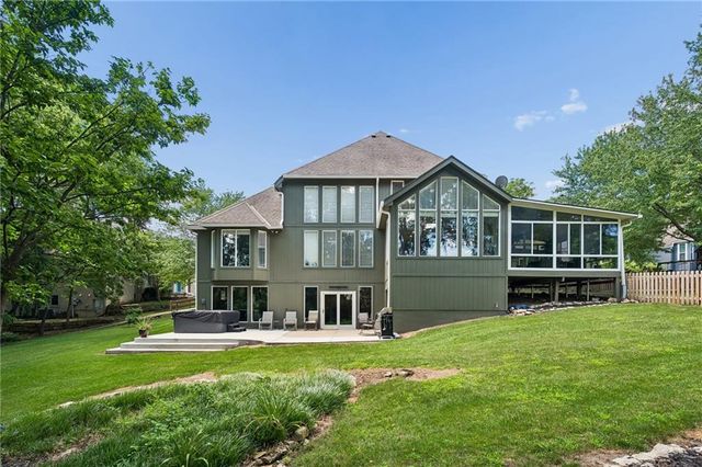 2400 SW Winteroak Court, Lee's Summit, MO 64081