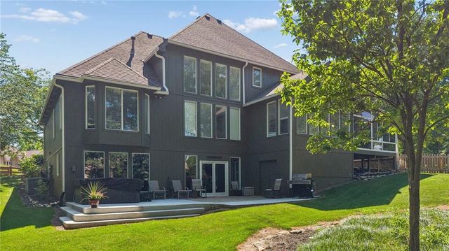 2400 SW Winteroak Court, Lee's Summit, MO 64081