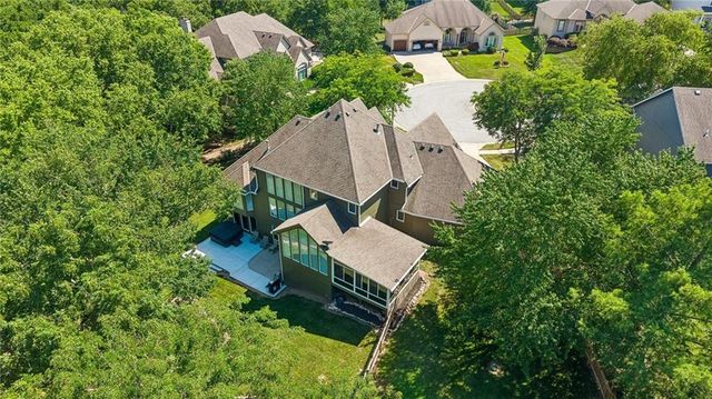 2400 SW Winteroak Court, Lee's Summit, MO 64081
