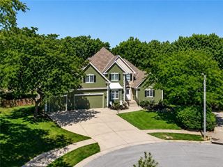 2400 SW Winteroak Court, Lee's Summit, MO 64081