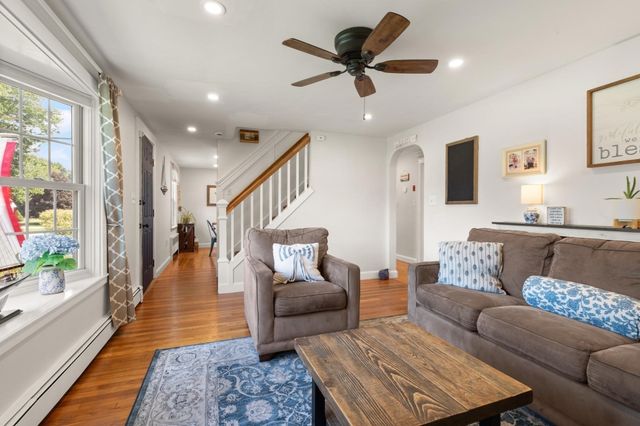 30 Eastman Ave, Foxboro, MA 02035