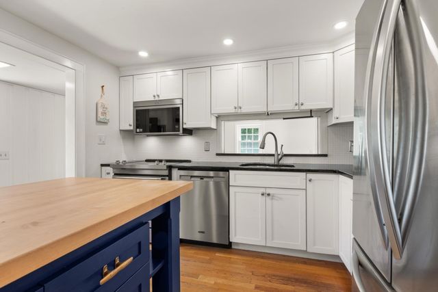 30 Eastman Ave, Foxboro, MA 02035