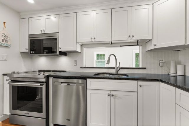 30 Eastman Ave, Foxboro, MA 02035