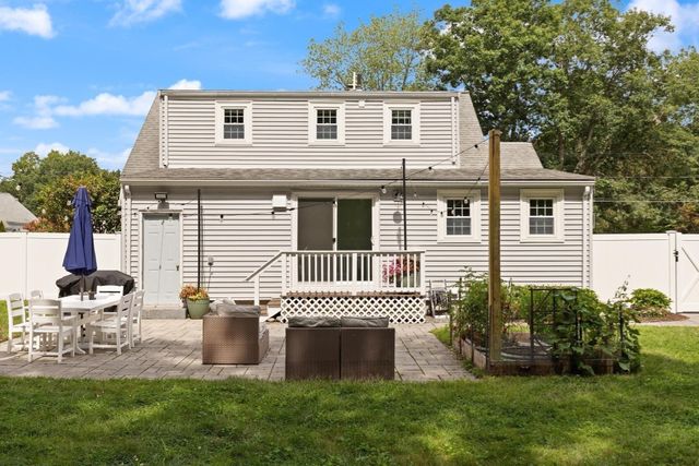30 Eastman Ave, Foxboro, MA 02035