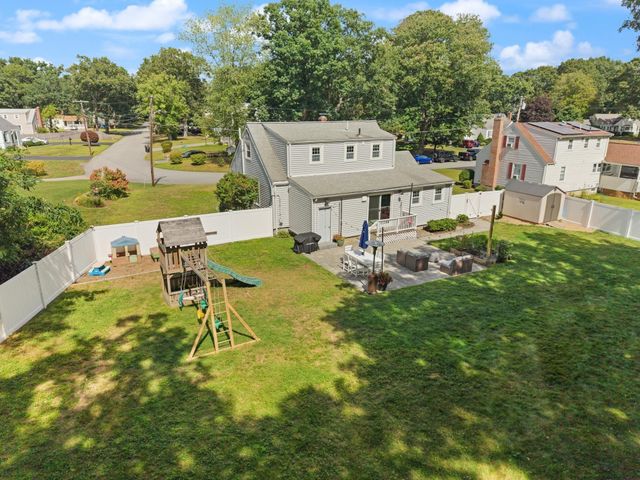 30 Eastman Ave, Foxboro, MA 02035