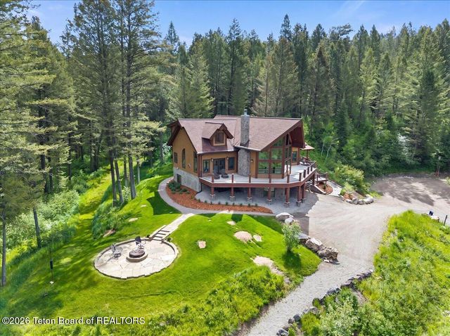 1558 TRAIL RIDGE Road, Alpine, WY 83128