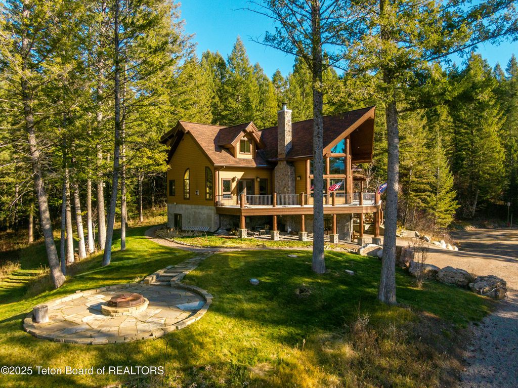 1558 TRAIL RIDGE Road, Alpine, WY 83128 photo 2