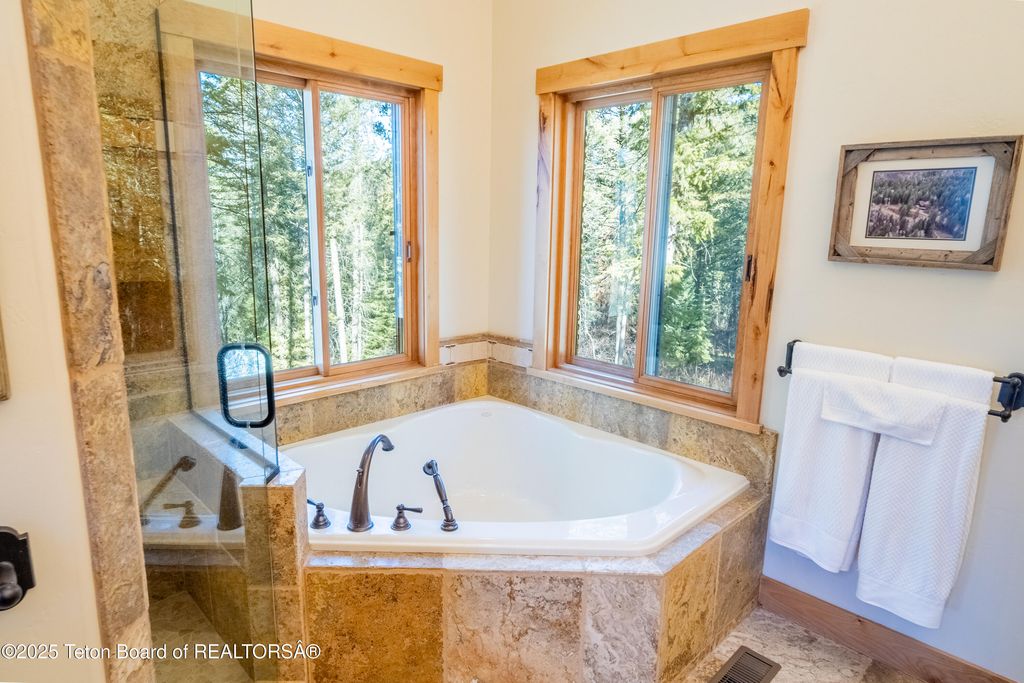 1558 TRAIL RIDGE Road, Alpine, WY 83128 photo 29