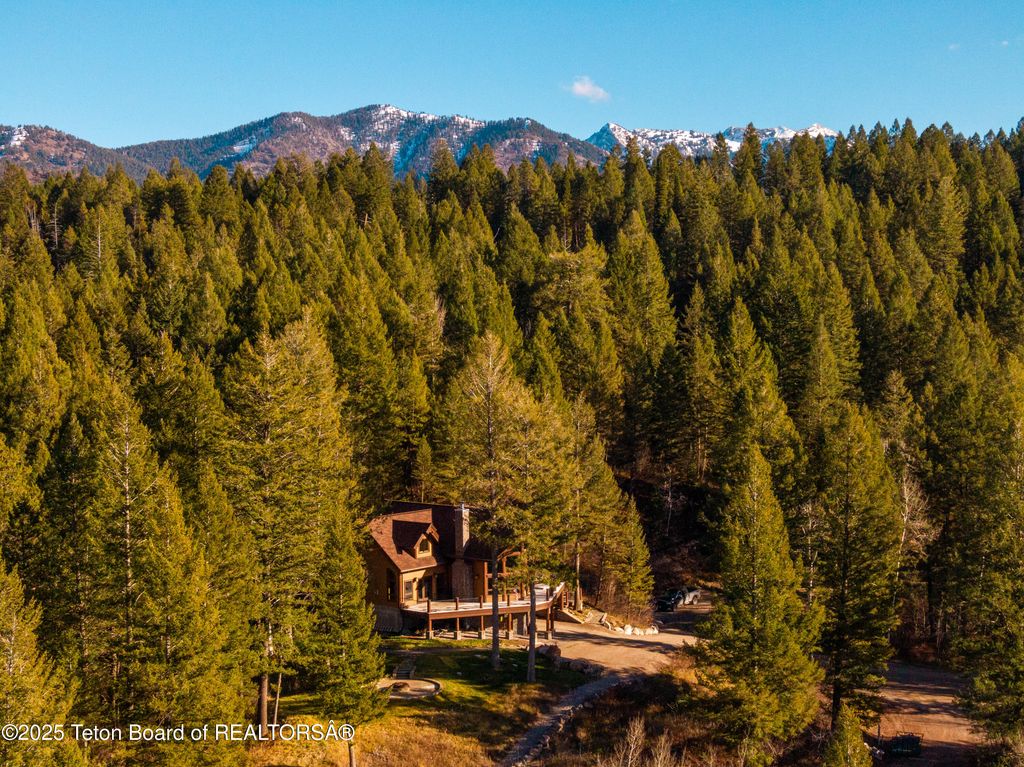 1558 TRAIL RIDGE Road, Alpine, WY 83128 photo 4