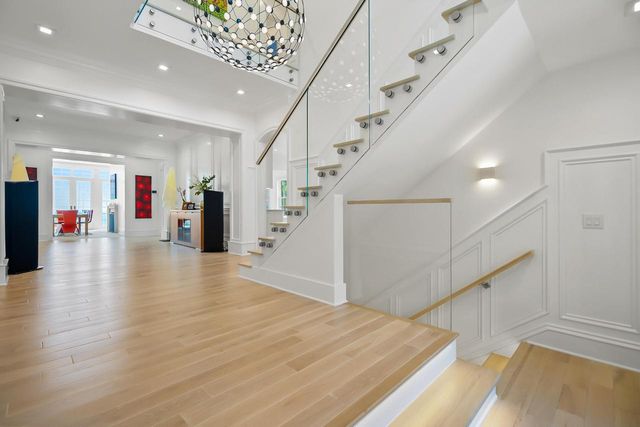 6920 N Barnett LANE, Fox Point, WI 53217