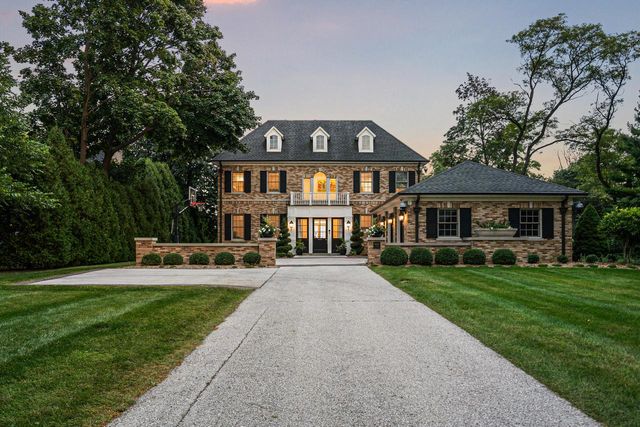 6920 N Barnett LANE, Fox Point, WI 53217