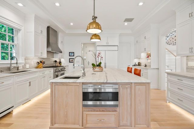 6920 N Barnett LANE, Fox Point, WI 53217