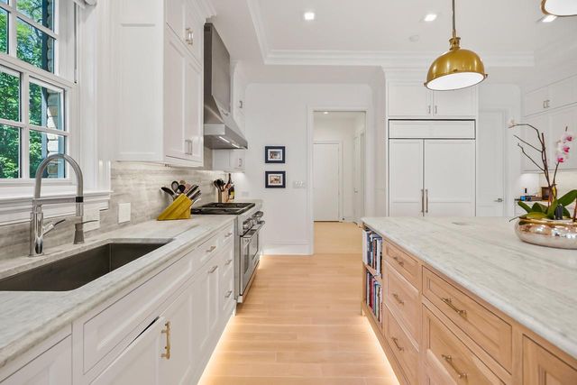 6920 N Barnett LANE, Fox Point, WI 53217