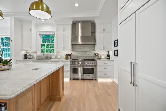 6920 N Barnett LANE, Fox Point, WI 53217