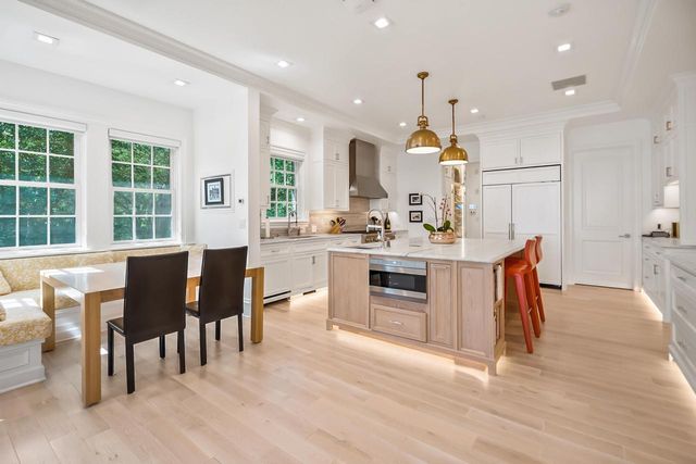 6920 N Barnett LANE, Fox Point, WI 53217