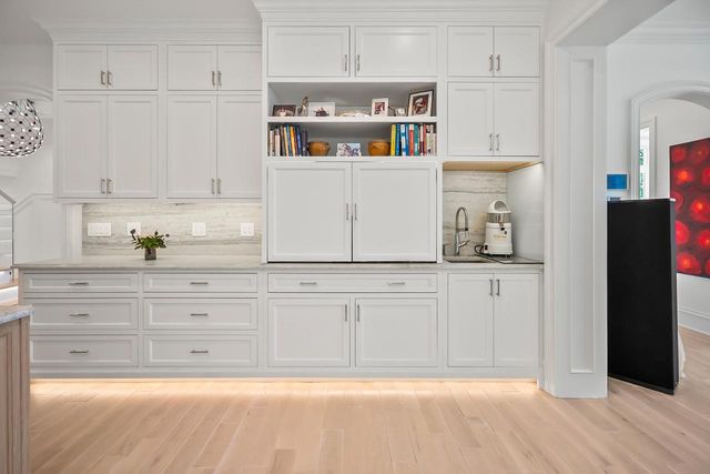 6920 N Barnett LANE, Fox Point, WI 53217