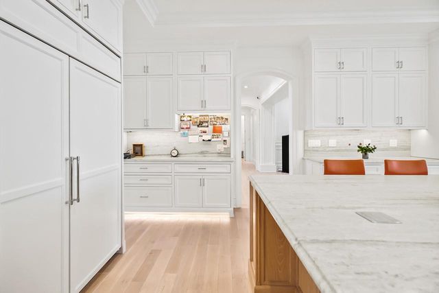 6920 N Barnett LANE, Fox Point, WI 53217