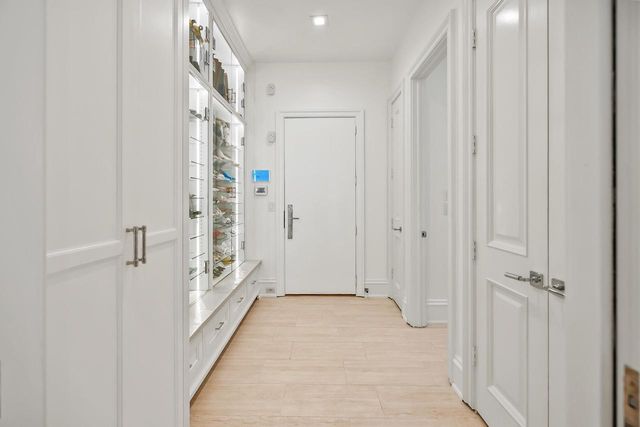 6920 N Barnett LANE, Fox Point, WI 53217