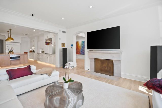 6920 N Barnett LANE, Fox Point, WI 53217