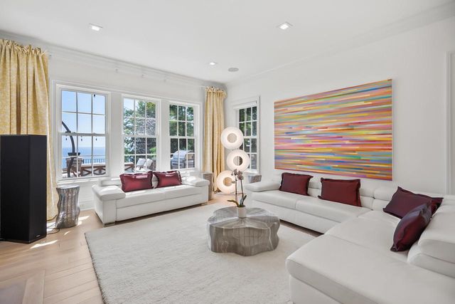 6920 N Barnett LANE, Fox Point, WI 53217