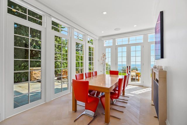 6920 N Barnett LANE, Fox Point, WI 53217