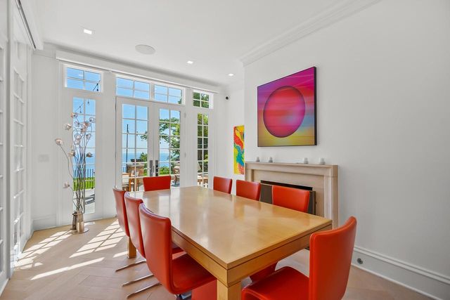 6920 N Barnett LANE, Fox Point, WI 53217