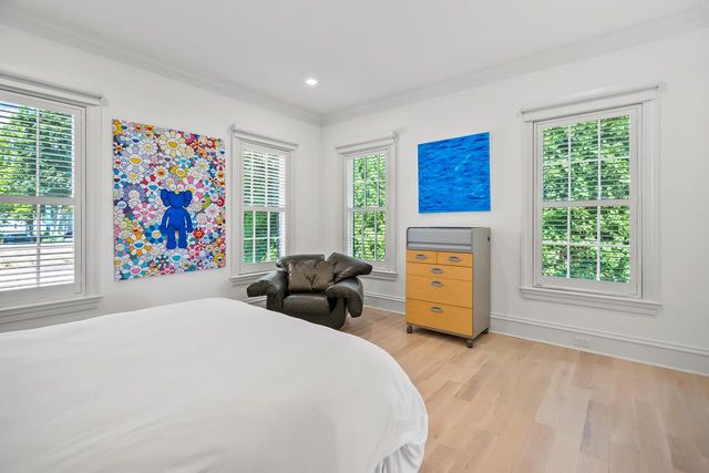 6920 N Barnett LANE, Fox Point, WI 53217