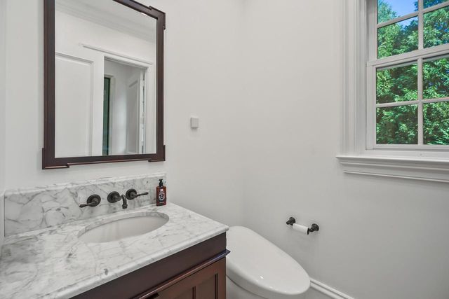 6920 N Barnett LANE, Fox Point, WI 53217