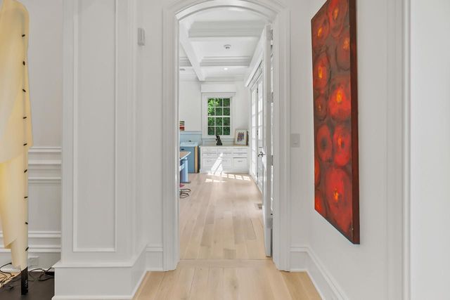 6920 N Barnett LANE, Fox Point, WI 53217