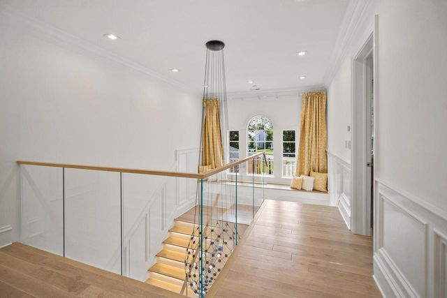 6920 N Barnett LANE, Fox Point, WI 53217