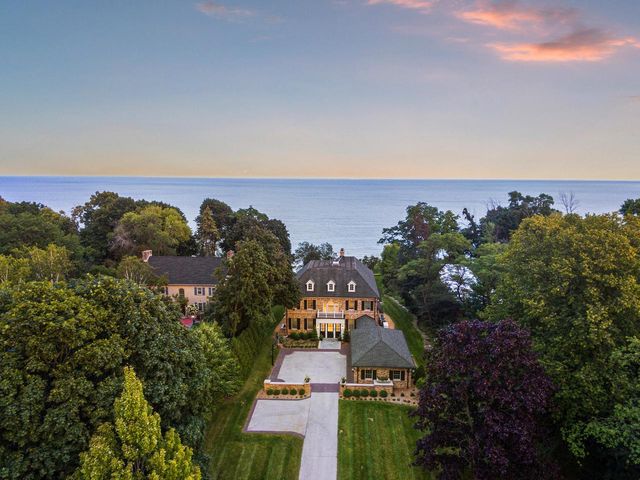 6920 N Barnett LANE, Fox Point, WI 53217