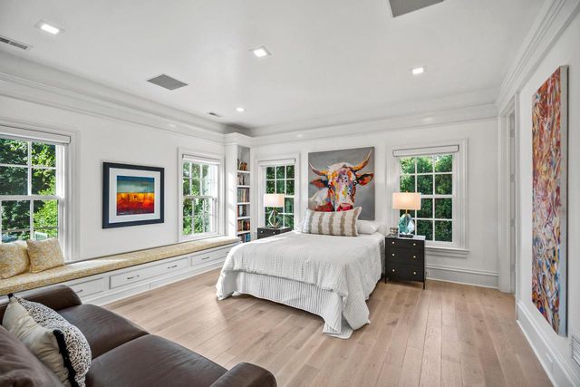 6920 N Barnett LANE, Fox Point, WI 53217