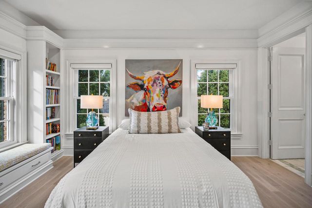 6920 N Barnett LANE, Fox Point, WI 53217