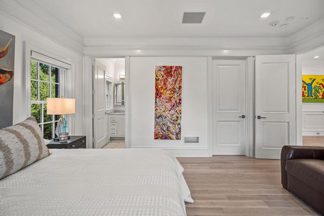 6920 N Barnett LANE, Fox Point, WI 53217