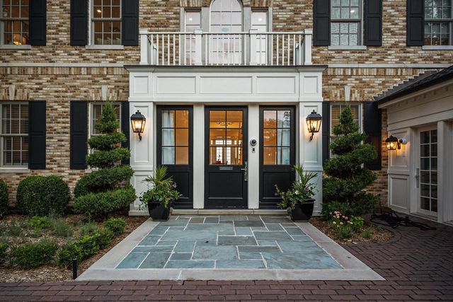 6920 N Barnett LANE, Fox Point, WI 53217