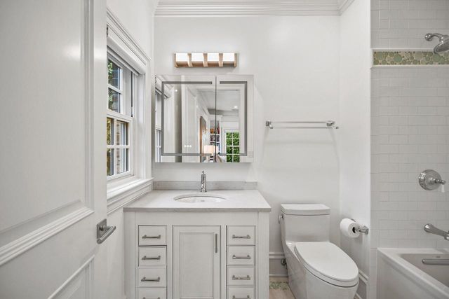 6920 N Barnett LANE, Fox Point, WI 53217