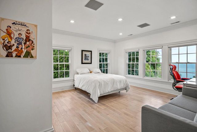 6920 N Barnett LANE, Fox Point, WI 53217