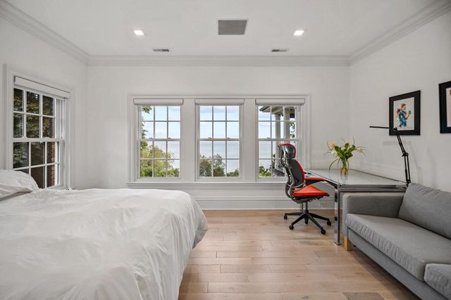 6920 N Barnett LANE, Fox Point, WI 53217