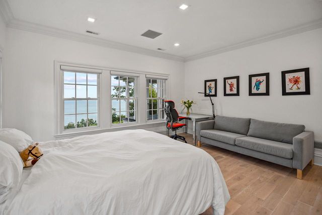 6920 N Barnett LANE, Fox Point, WI 53217