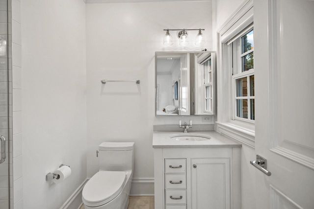 6920 N Barnett LANE, Fox Point, WI 53217