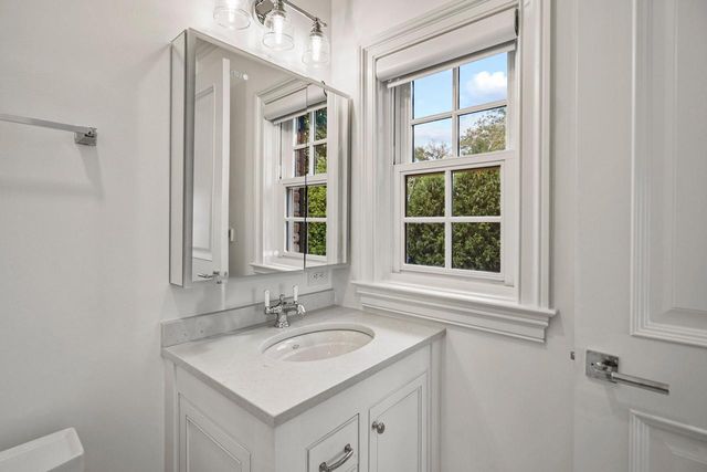 6920 N Barnett LANE, Fox Point, WI 53217