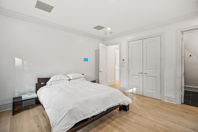 6920 N Barnett LANE, Fox Point, WI 53217